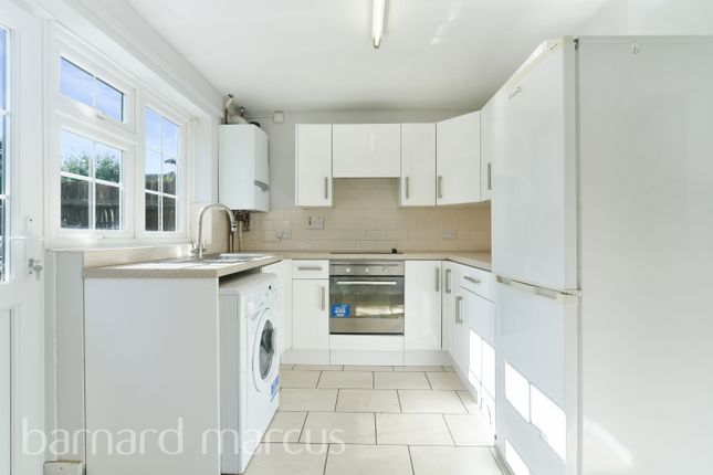 60, Delaporte Close, EPSOM photo 3