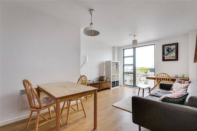 Flat to rent in Texryte House, Southgate Road