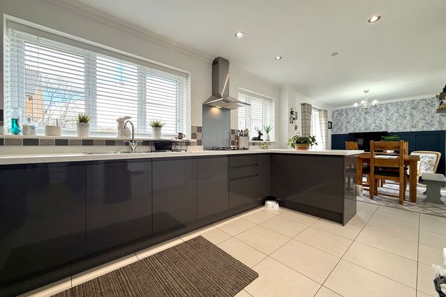 9 Llys Pen Bryn, Aberdare photo 4