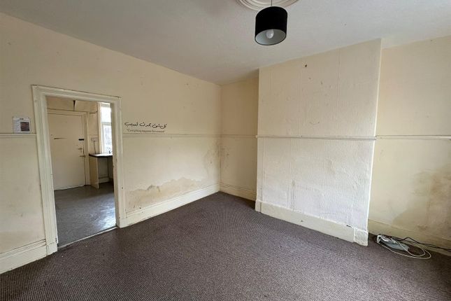 14, Bar Gap Road, Oldham photo 2