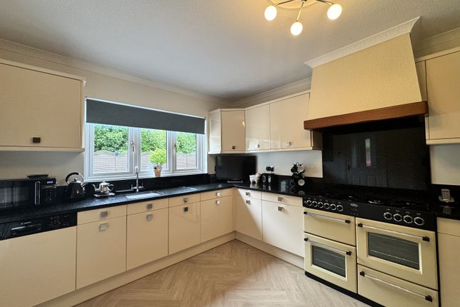 Plas Derwen 1, Royal Oak Court, Ammanford photo 4