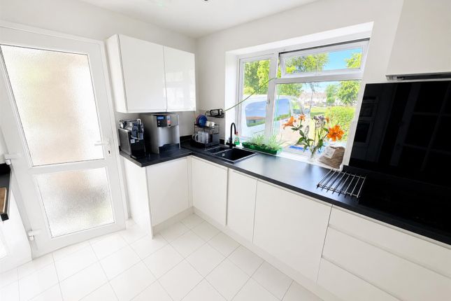 126, Lindisfarne Road, Corby photo 3