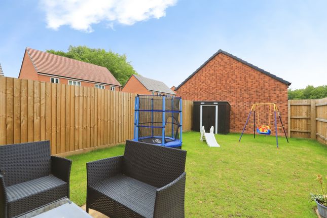 22, Jasmine Crescent, Kidderminster photo 4