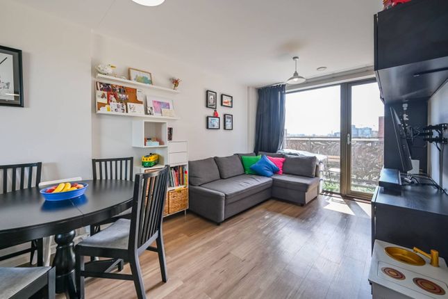 Thumbnail Flat to rent in Pioneer Court E16, Canning Town, London,