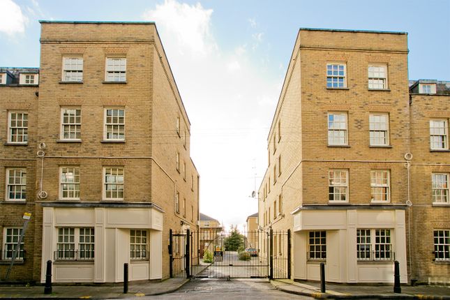 Flat for sale in Cleveland Grove, London