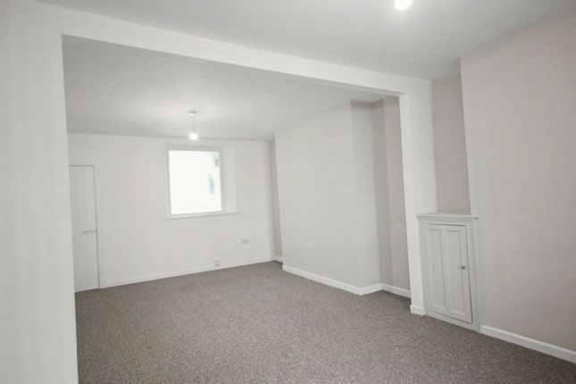79, James Street, Caerphilly photo 3