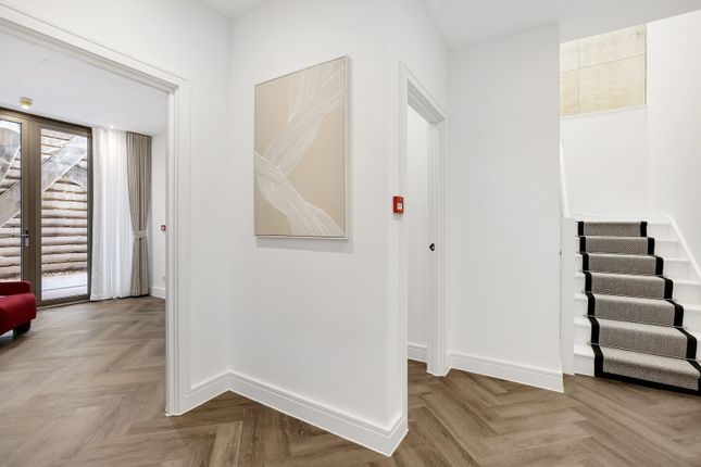 Apartment 2 Lincoln, 54, Russell Gardens, London photo 4