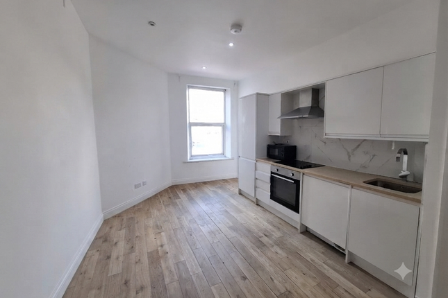 88, Flat 4, High Street, London photo 2