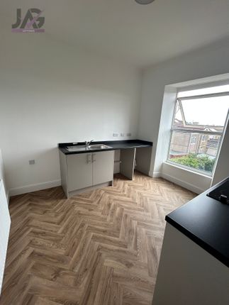 Flat 2, Llanelli photo 4