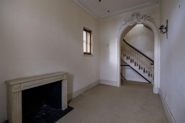 30, Clifton Hill, London photo 2