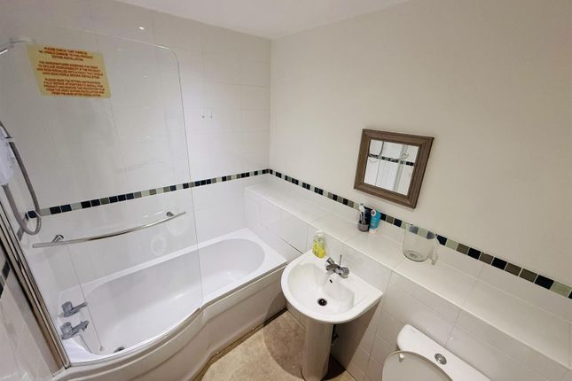 23, Childes Court, Nuneaton photo 5