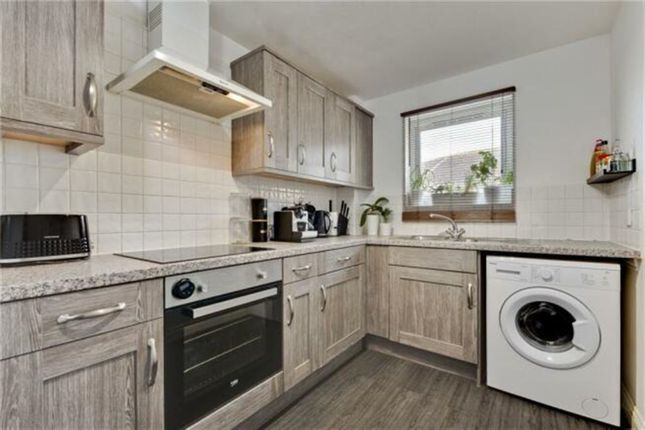 Flat to rent in White Star Place, Southampton