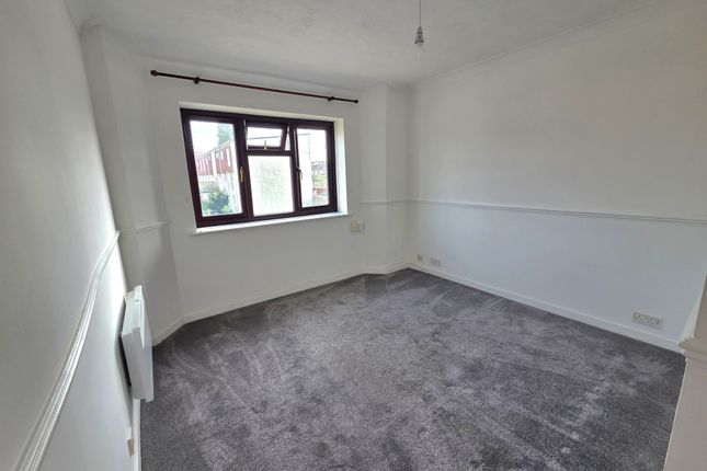76, Gosport photo 3