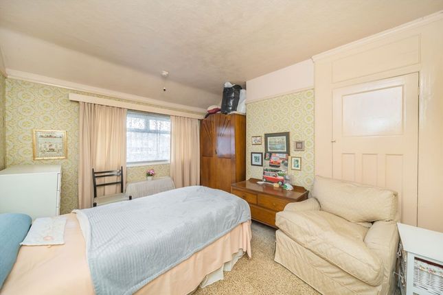 70, Gresham Road, Hounslow photo 3