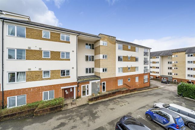 Flat for sale in Lee Heights, Bambridge Court, Maidstone