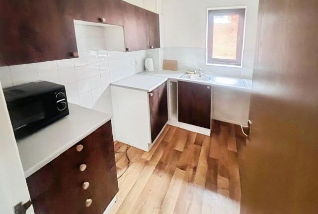 Flat 26 Sinclair Gate, Griffiths Acre, Aylesbury photo 3