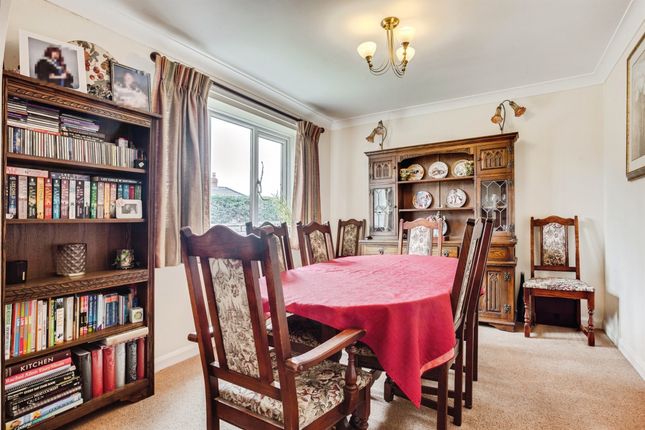 12, Silcoates Drive, WAKEFIELD photo 4