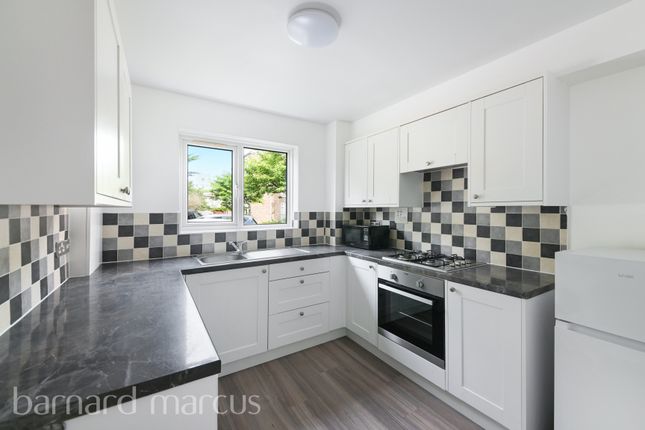 14, Jengar Close, SUTTON photo 2