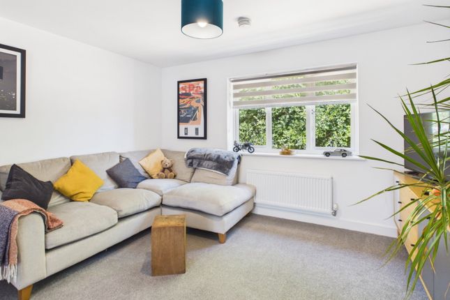 37, Blunden Drive, Folkestone photo 2