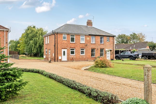 3-bed terraced on Churchgate, Spalding, £250,000