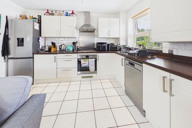 20 Carpenters Court, 151 Croydon Road, Caterham photo 4