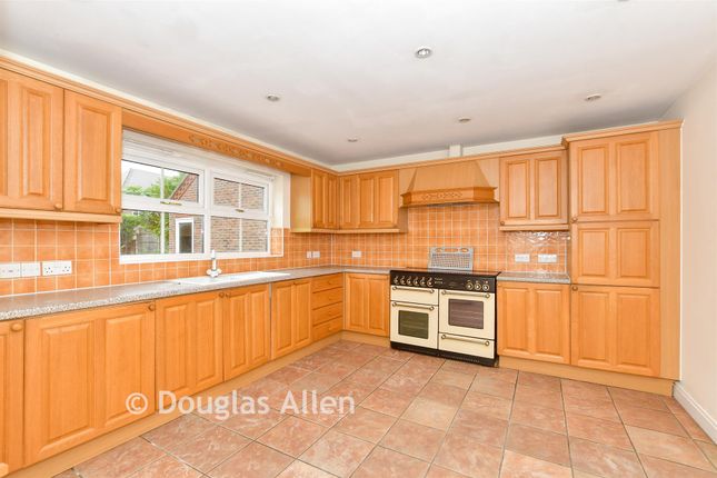 16, Deer Park Way, Waltham Abbey photo 2