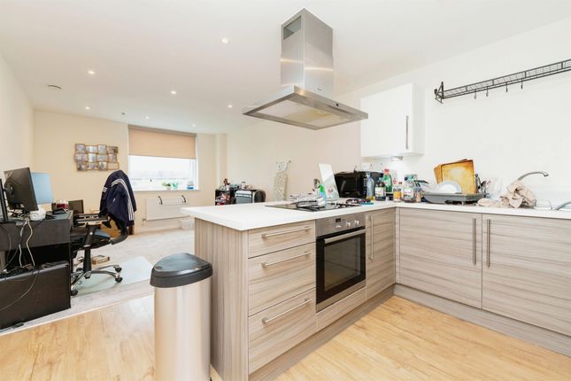 Thumbnail Flat for sale in Bessemer Road, Welwyn Garden City