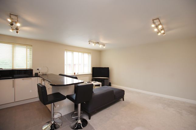 Flat to rent in Kingfisher Drive, Guildford, Surrey