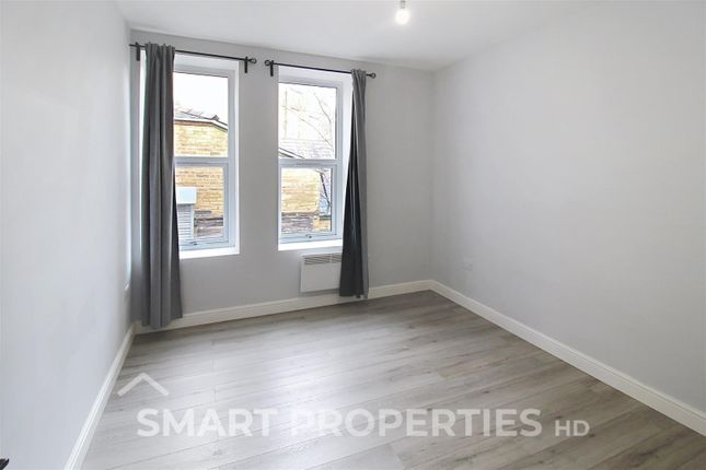 Flat 4, 20, Blackwall, Halifax photo 5