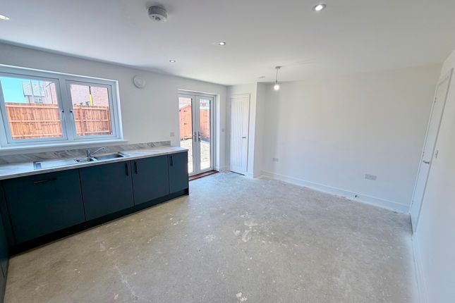 7 Hey Street, Ipswich photo 3