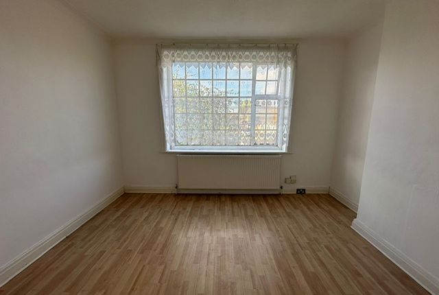 3 DUNSTABLE COURT, DUNSTABLE ROAD, LUTON photo 2