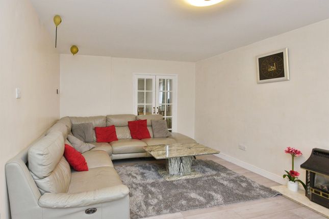 16, Grasscroft, Milton Keynes photo 3