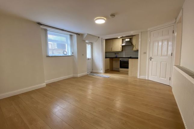 Flat to rent in York Place, Newport