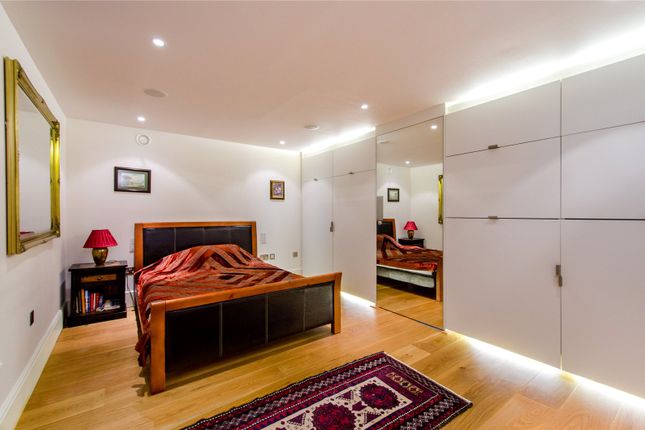 Flat for sale in Abbey Gardens, Reading