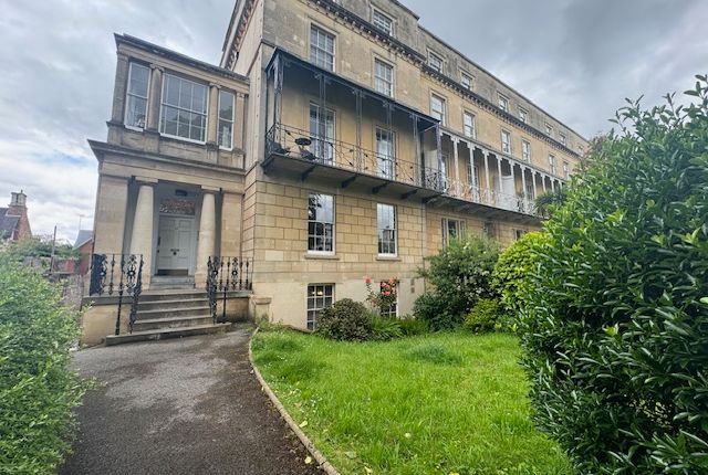 Thumbnail Flat to rent in Oakfield Road, Clifton, Bristol