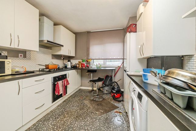 85, Camwood Crescent, LINCOLN photo 3