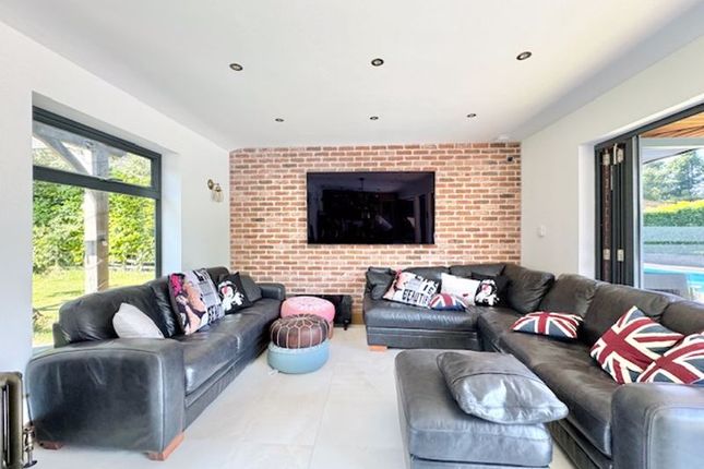 Summer House Lounge Area