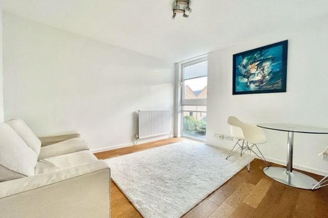 Asher Way, London photo 2