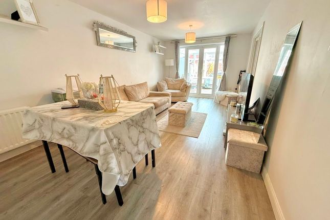 14, Fieldstone, Houghton Regis photo 3
