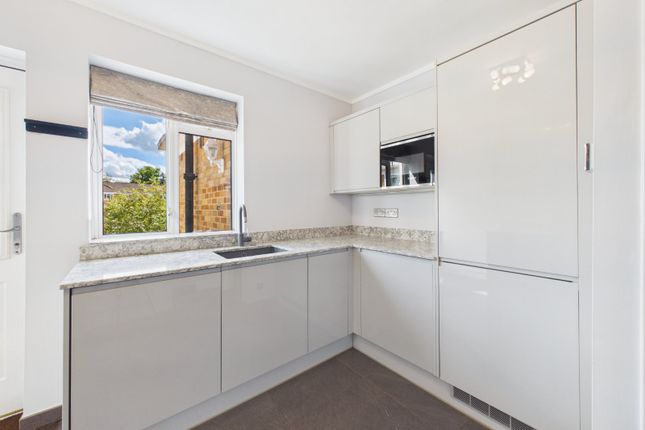 7, Abbey Court, Camberley photo 4