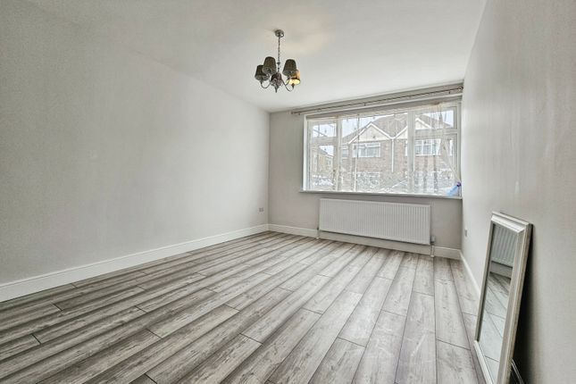 5, Shortwood Avenue, Middlesex photo 3