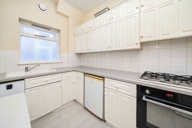 Flat 4, 10, Madeley Road, London photo 3