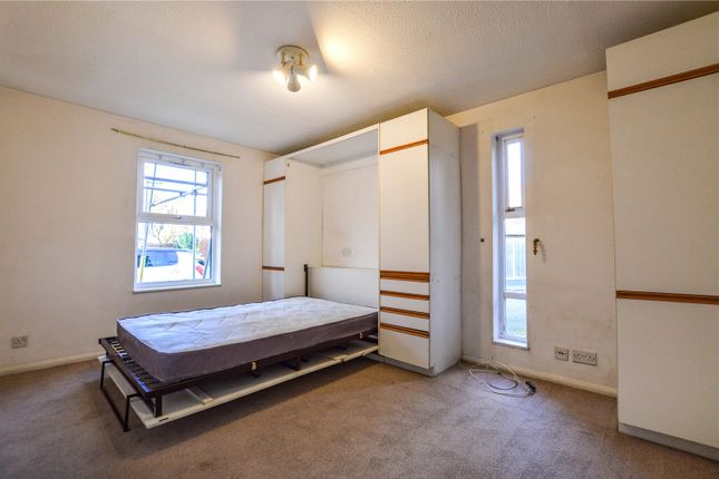33, Trenance, Woking photo 5
