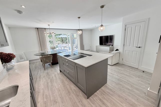 5, Waterfront Crescent, Camberley photo 3