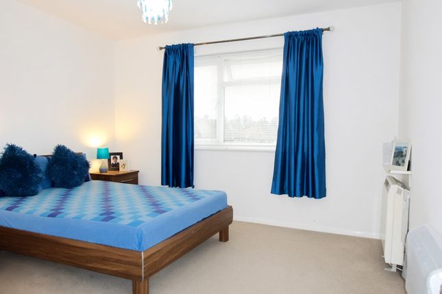 Flat 12, 77 The Elms, Feltham Hill Road, Ashford photo 2