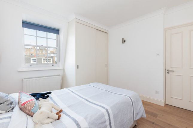 Terraced house for sale in Earls Court Gardens, London