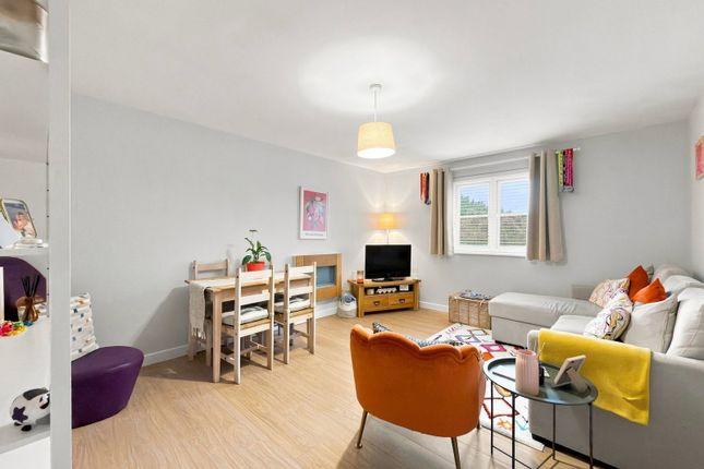 49,Flat E, Small Meadow Court, Caerphilly photo 3