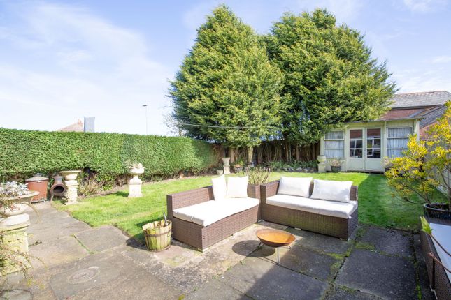 4, Hallfield, Atherstone photo 3