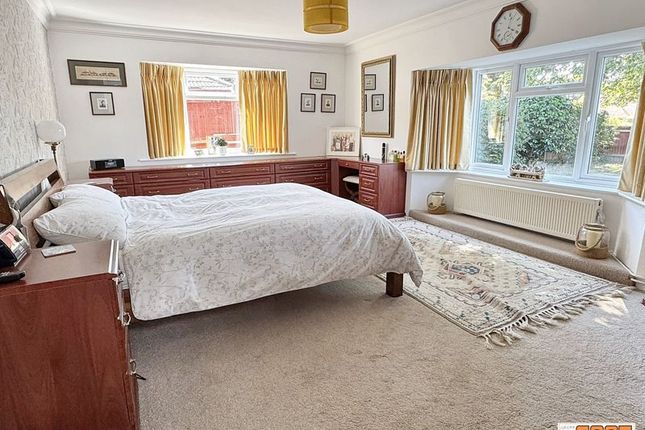 37, Staunton Avenue, Hayling Island photo 4
