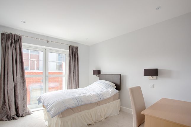 Flat to rent in Charrington Place, St Albans, Herts